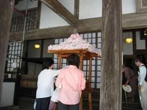 永澤寺境内の咲く「スズラン」