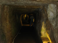 銀の採掘のために掘られた横穴式坑道を「間歩」といいます。