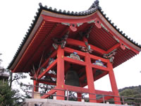 鐘楼（江戸時代初期、重要文化財。）
