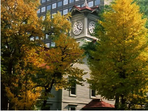 秋の札幌時計台 2003.11.13 撮影。