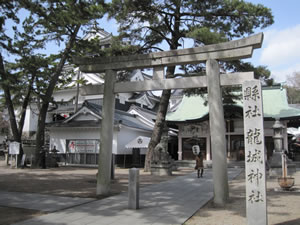 龍城（たつき）神社は、徳川家康公が生まれた岡崎城本丸に鎮座する神社。