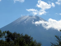 2010年9月25日、富士山の初冠雪。
