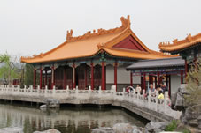 華夏堂はその名の通り燕趙園の中心となる大殿。