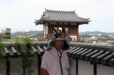 福知山城に甲冑体験コーナー （光秀や幸村の兜を試着できます。）