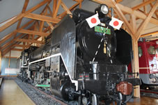 デゴイチの愛称で親しまれているD51形793号機蒸気機関車。
