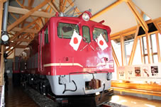 北陸線の交流電化に伴い、日本で初めて実用された交流電気機関車ED70形。