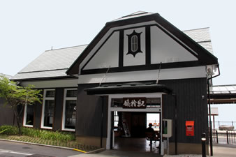 ＪＲ東日本篠ノ井線「姨捨駅」（平成22年7月9日リニューアル）展望台も設置されました。