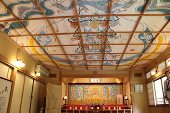 蓮華蔵世界を描いた天井画