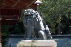 日本一大きい青銅製の狛犬（2005.4.24撮影）