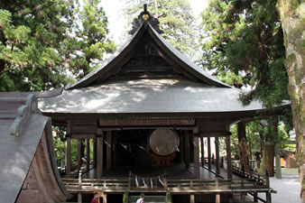 「神楽殿」大太鼓は江戸時代のもので、唯今では大晦日のみ打つそうです。