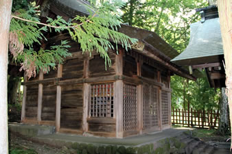 現在の社殿は、昭和7年伊勢の神宮の御用材を以て建られたものです。