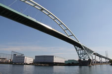 「新木津大橋」の高さは、最高地点で水面上50m。