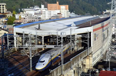 JR上越新幹線「湯沢越後駅」ホテルから撮影。