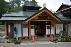 �Ó��u��̓��v�i�q�̉���X�̒��S�ɂ��鋤������B�q����_�Ђ̌�_���Ƃ��Đ�N�̗��j�����Ó��B�j