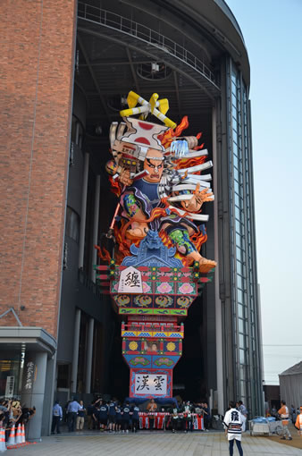 �܏��쌴�s�̒��S���Ɍ��Ă�ꂽ�A����38���A�n��6�K�́u���C�����̊فv�����ł��B