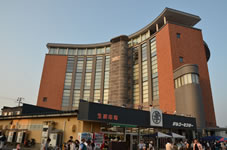 ����38���A�n��6�K�́A�u���C�����̊فv