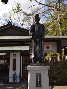 「和気清麻呂公」の銅像。