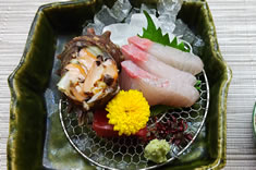 日本海の鮮魚盛合わせ。