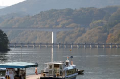 日本初の発電用ダムとして、木曽川に建設された大井ダム。