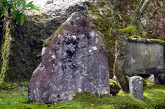 �m�ԋ��u�ΎR�̐΂�蔒���H�̕��v�Ɖ��̍ד��ɋL����Ă��܂��B