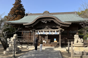 古くから縁結びの神様として人々の信仰を集める神社。 古くから縁結びの神様として人々の信仰を集める神社。