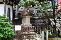 宝篋印塔(宝篋印塔は鎌倉時代・元享(1322)年に建立され、日本最古の宝篋印塔です。) 宝篋印塔(宝篋印塔は鎌倉時代・元享(1322)年に建立され、日本最古の宝篋印塔です。)