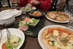 �n�E�X�e���{�X�̃^���[�V�e�B�ŁA�[�H�i�C�^���A�������j