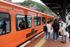 �n�E�X�e���{�X�w�����B